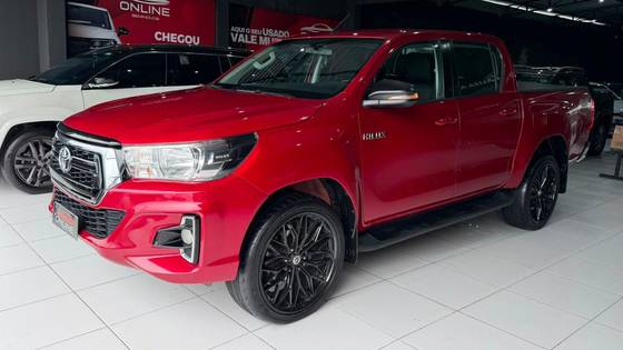 TOYOTA HILUX 2.8 SR 4X4 CD 16V DIESEL 4P AUTOMÁTICO TOYOTA HILUX 2.8 SR 4X4 CD 16V DIESEL 4P AUTOMÁTICO